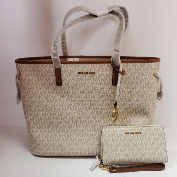 SOLD Michael Kors Signature Drawstring Tote - Picture 2 of 16